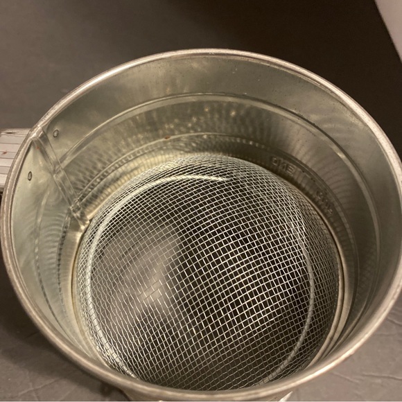 VTG stainless flour sifter 3 cup capacity unbranded wood handle kitchen decor - Picture 12 of 15